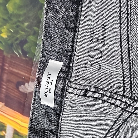 Moussy Vintage Distressed Raw Hem Jeans Size 30 - Picture 7 of 13